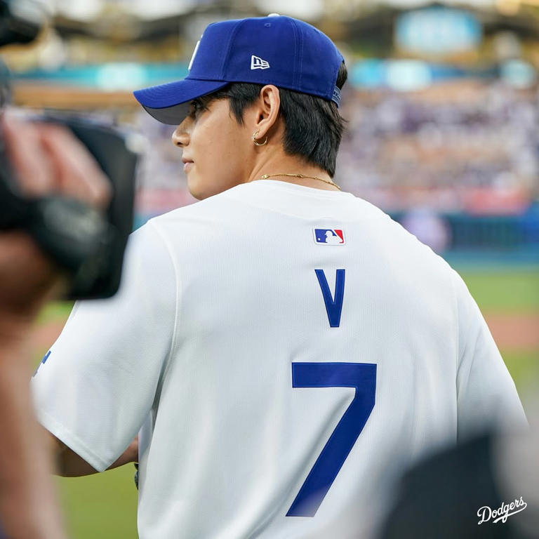 BTS V レプリカユニフォーム　LAドジャース だ*ぼ様 BTS V レプリカユニフォーム キャップ LAドジャース - メルカリ