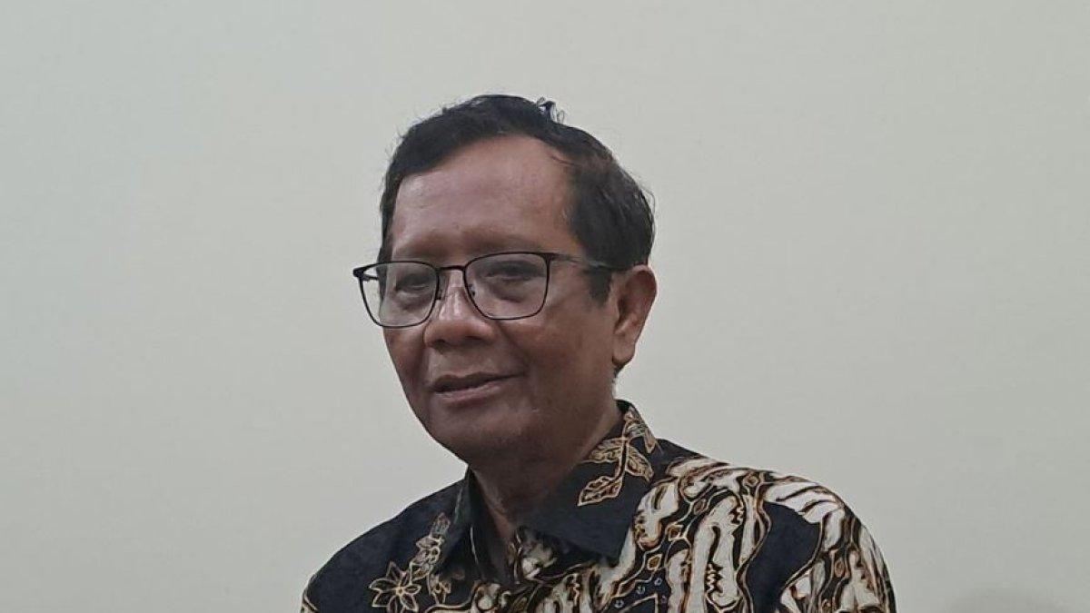 Mantan Menteri Koordinator bidang Politik, Hukum, dan Keamanan (Menko Polhukam) Mahfud MD, di Kota Solo, Jawa Tengah (Jateng), pada Kamis (27/2/2025). (KOMPAS.COM/Fristin Intan Sulistyowati)