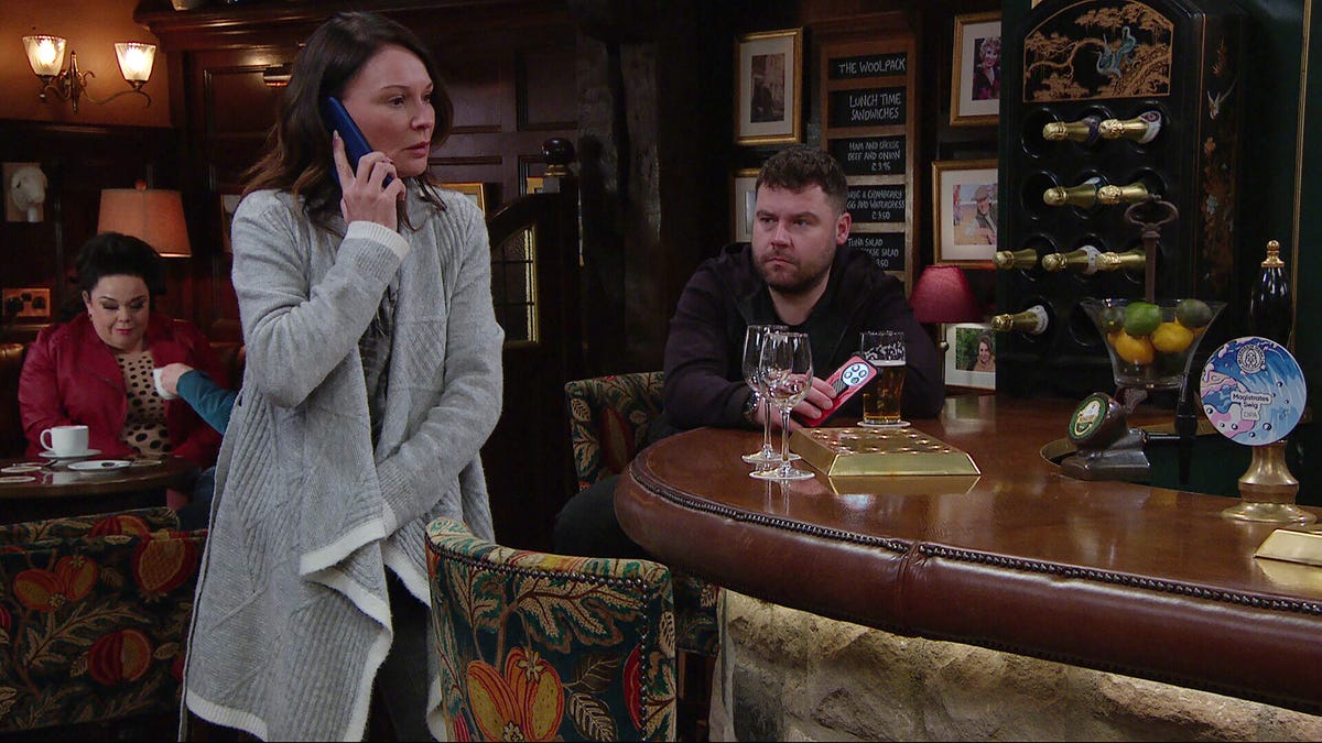 EMBARGOED 15.04.2025 00:00 Mandy Dingle, Chas Dingle and Aaron Dingle in Emmerdale