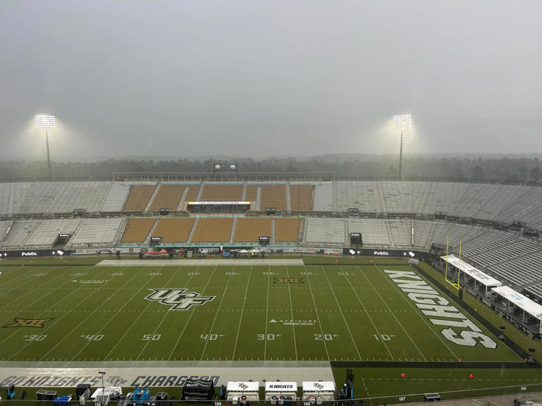 Ucf Football Game Vs Jacksonville State Resumes After Weather Delay