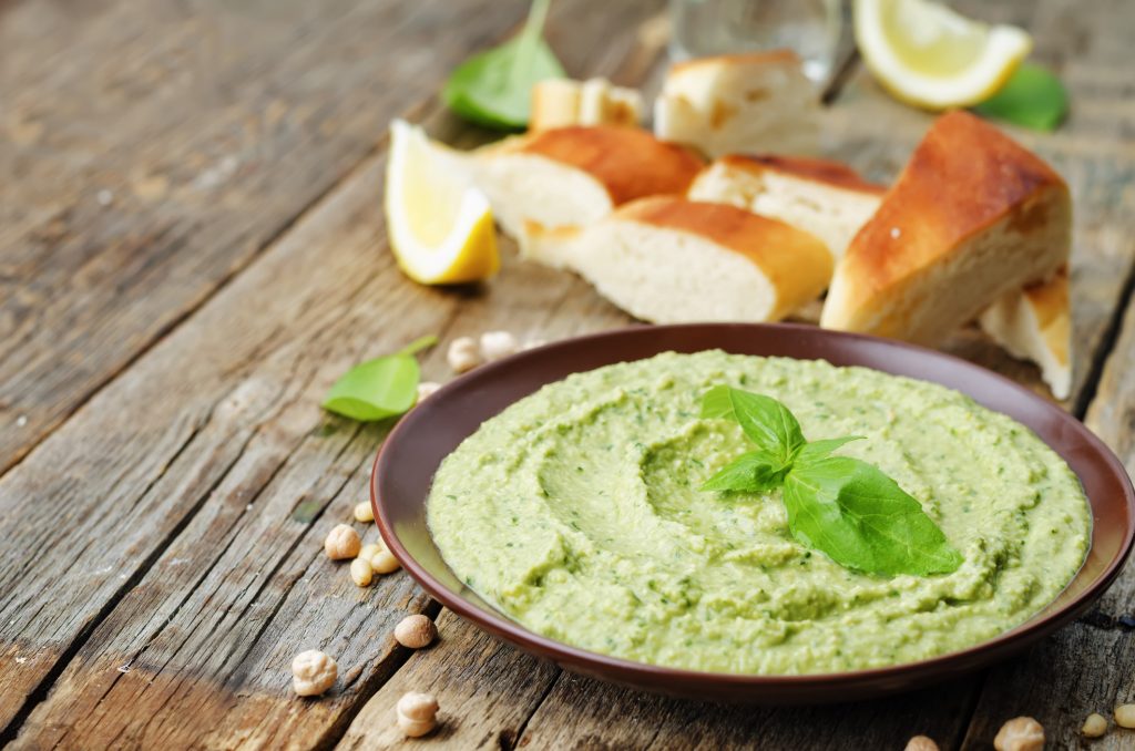 Basilikum Pesto Hummus – Ein cremiger Genuss mit frischem Basilikum und ...