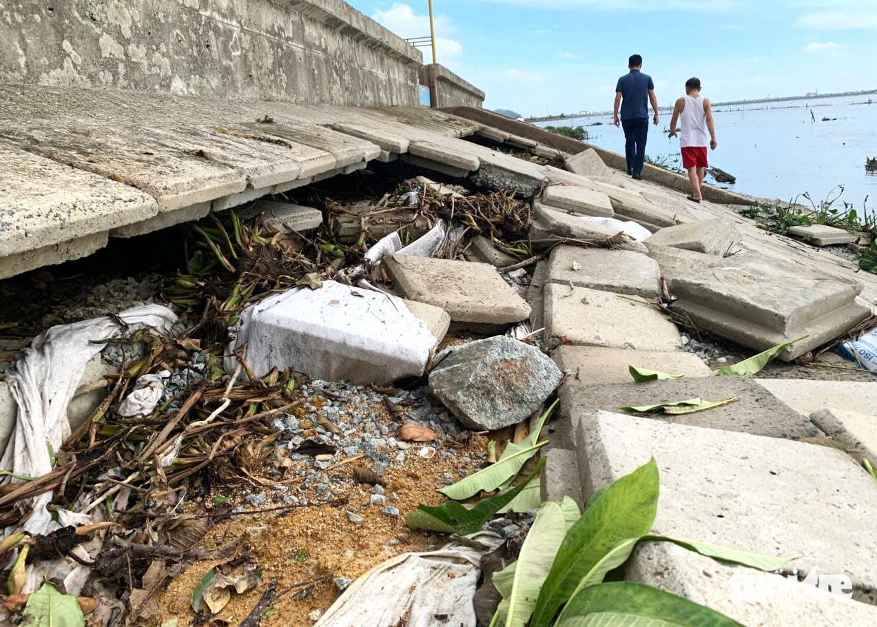 Hàng trăm mét kè chắn sóng bị sạt lở, hư hỏng vì bão số 5