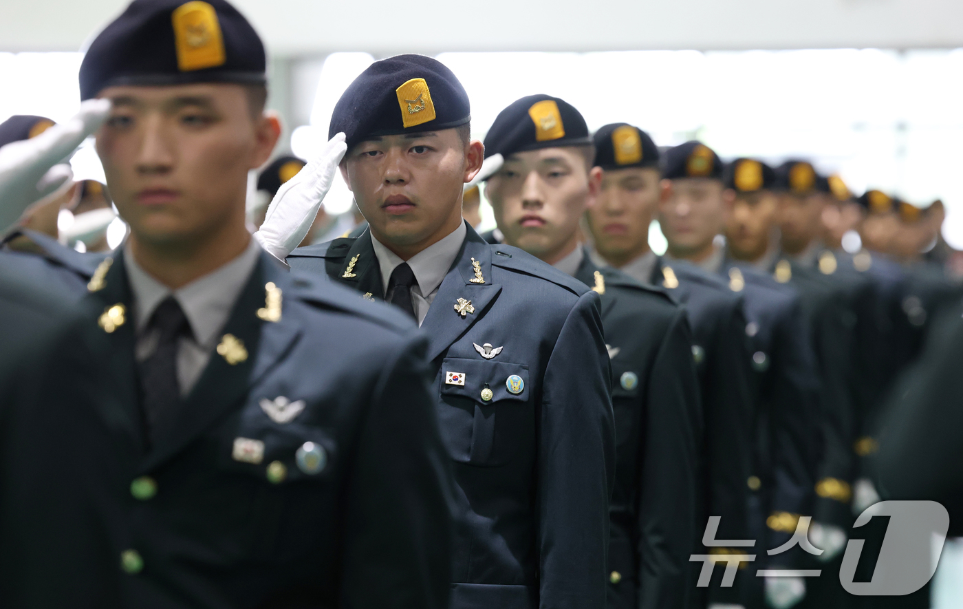 [뉴스1 PICK] 대한민국을 지키는 강한 힘…142명의 특전사 검은베레 탄생