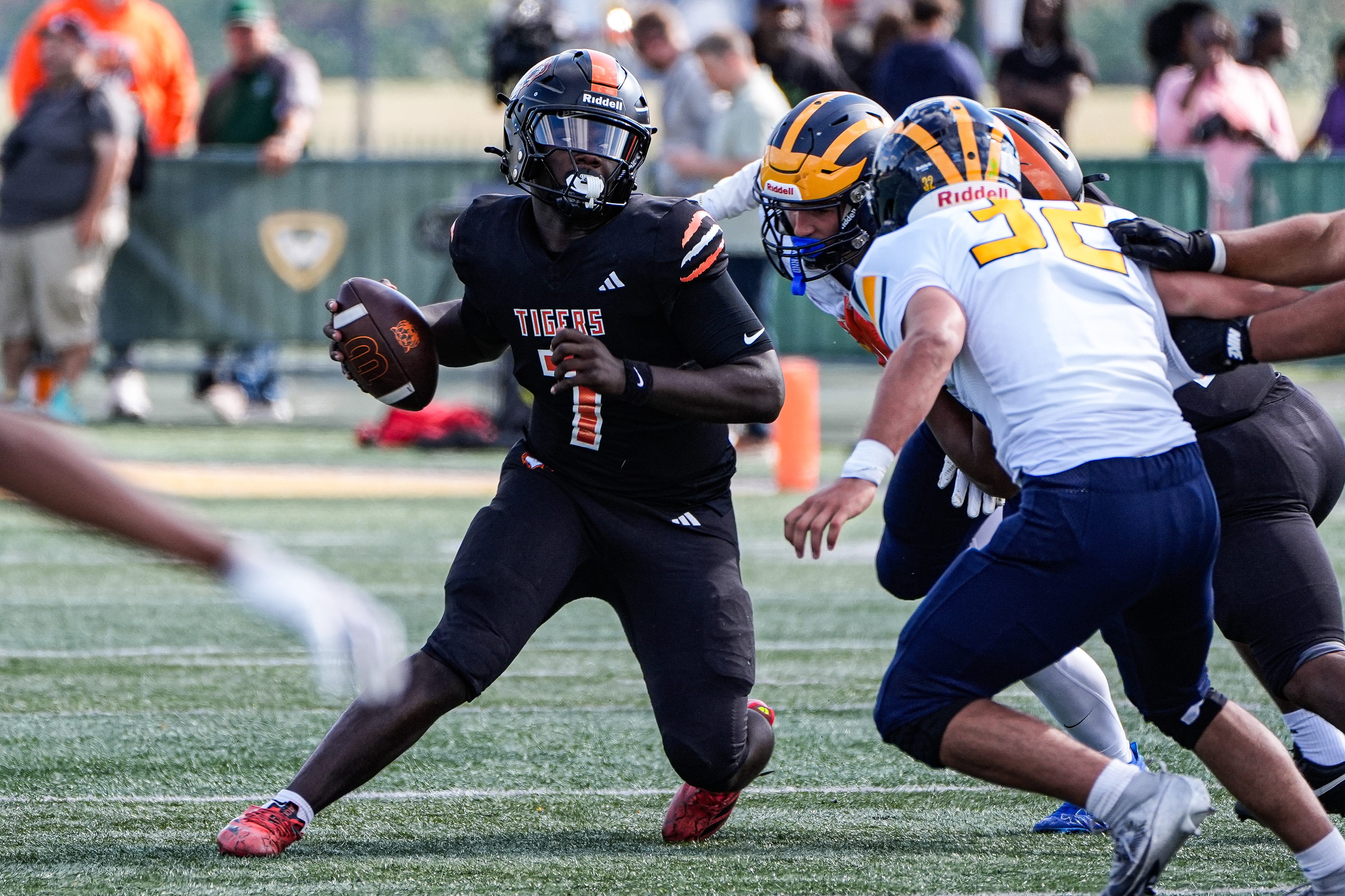 Michigan high school football live scores and updates for Week 1 games