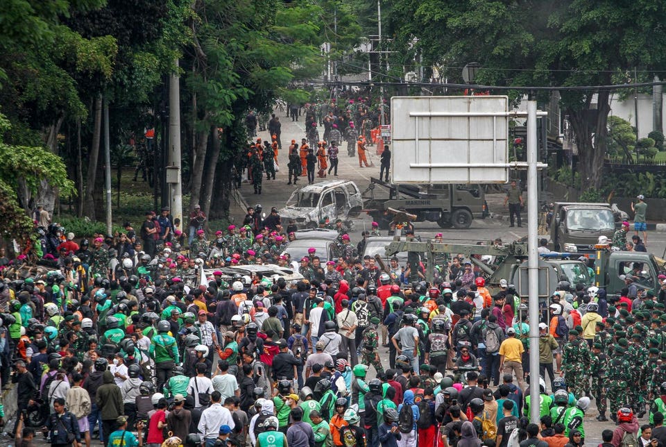 Jakarta Protests Impact Rupiah and Spark Business Closures