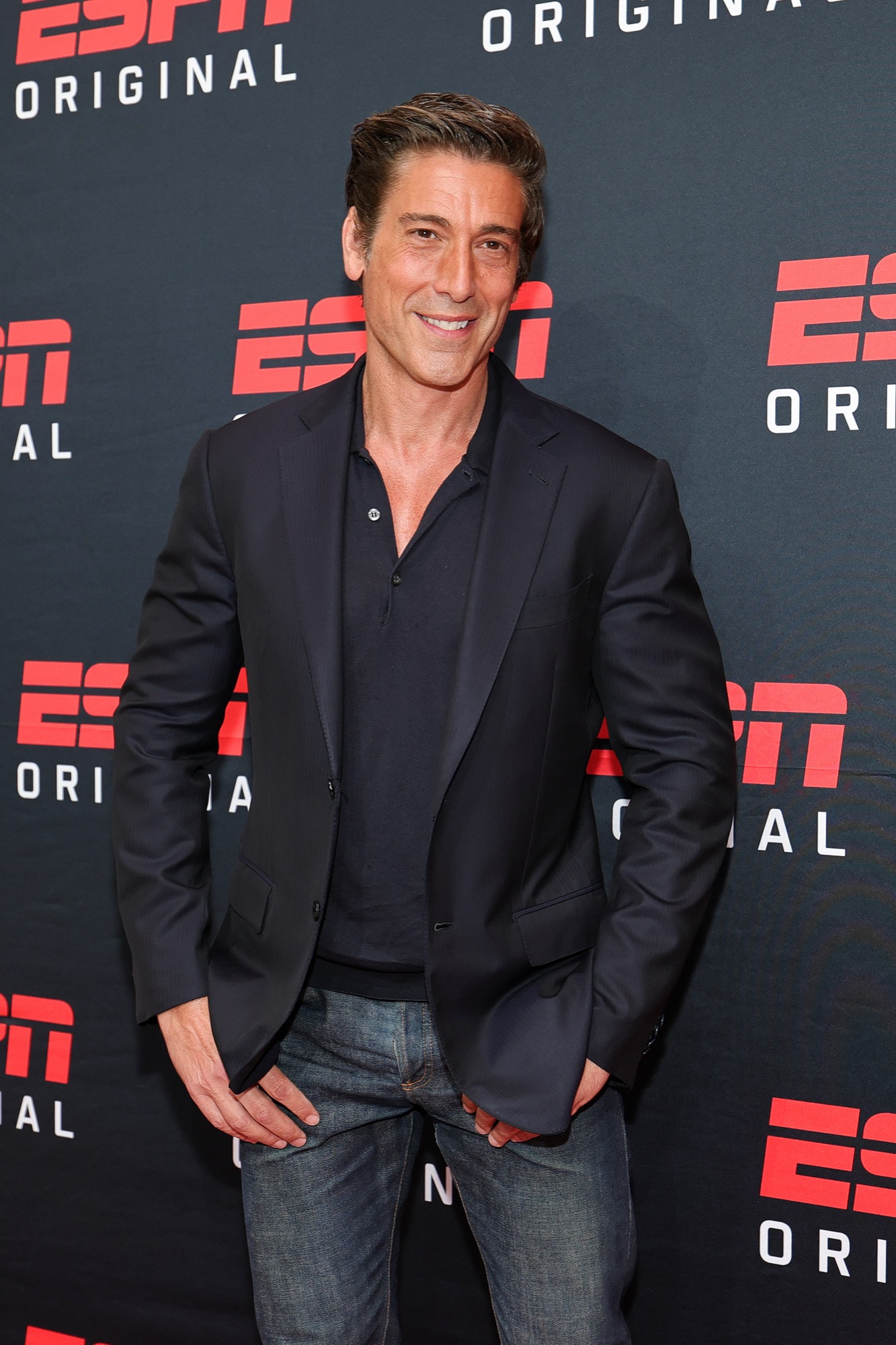 Burning Questions About ABC News' David Muir Answered Personal Life, More