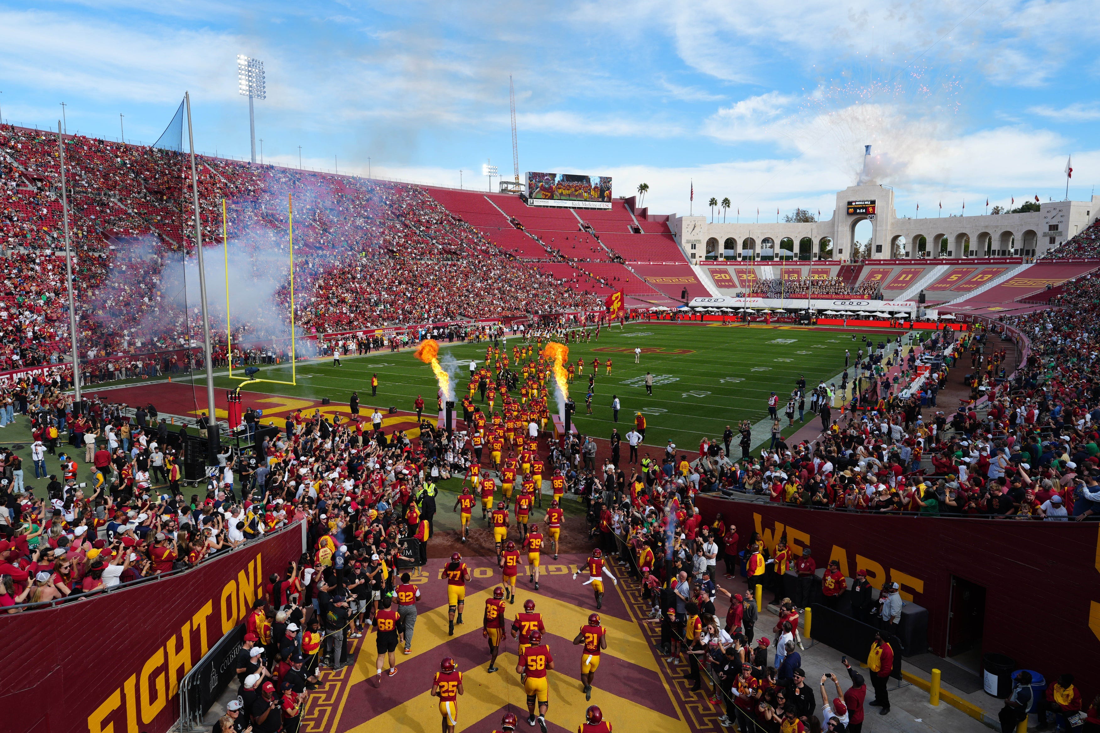 LA Coliseum is a historic football stadium, but USC lacks juice