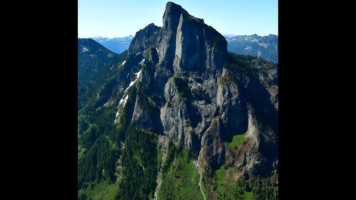BASE jumper dies after leaping from 6,000foot mountain, Washington