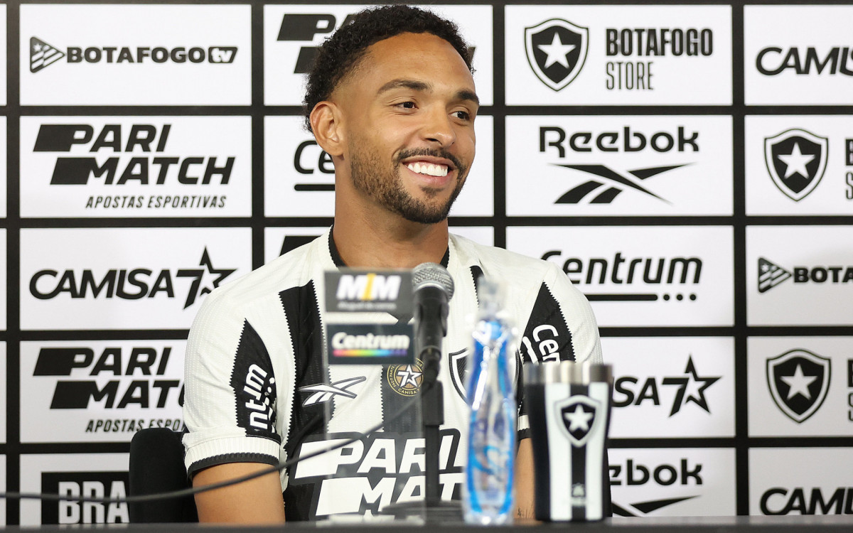 Vitinho, do Botafogo, é convocado para seleção brasileira 