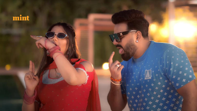 Pawan Singh: Bhojpuri singer touches actress Anjali Raghav on camera Pawan Singh: Bhojpuri singer touches actress Anjali Raghav on camera
