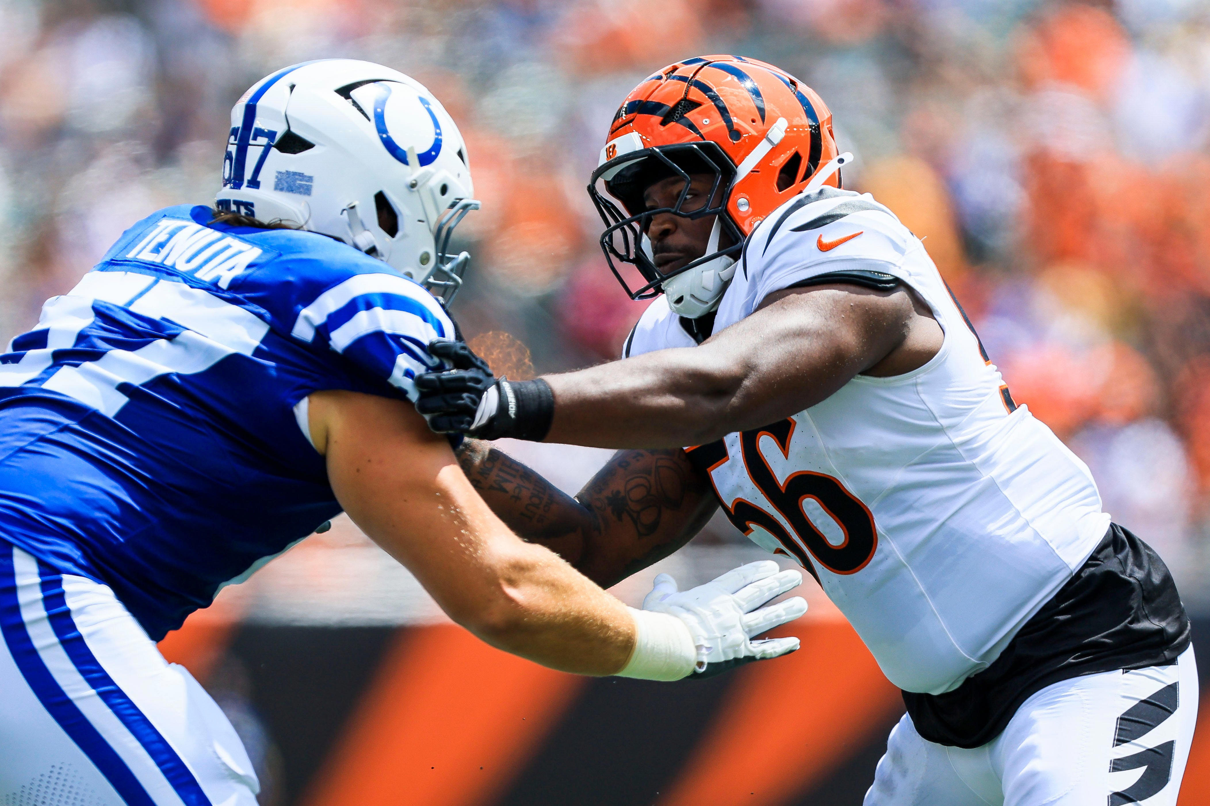 Colts re-sign free agent offensive tackle, boosting depth