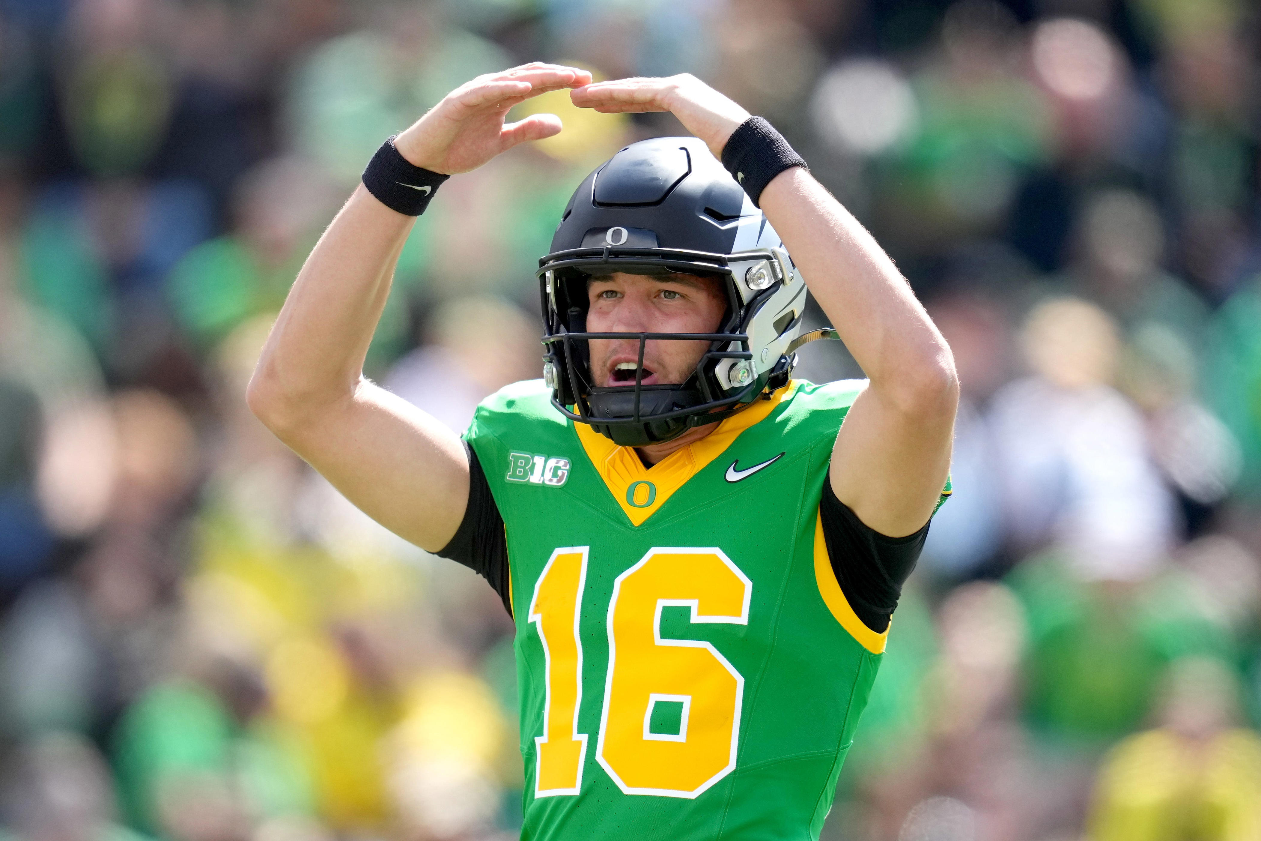 Oregon Ducks quarterback to enter transfer portal ahead of CFP