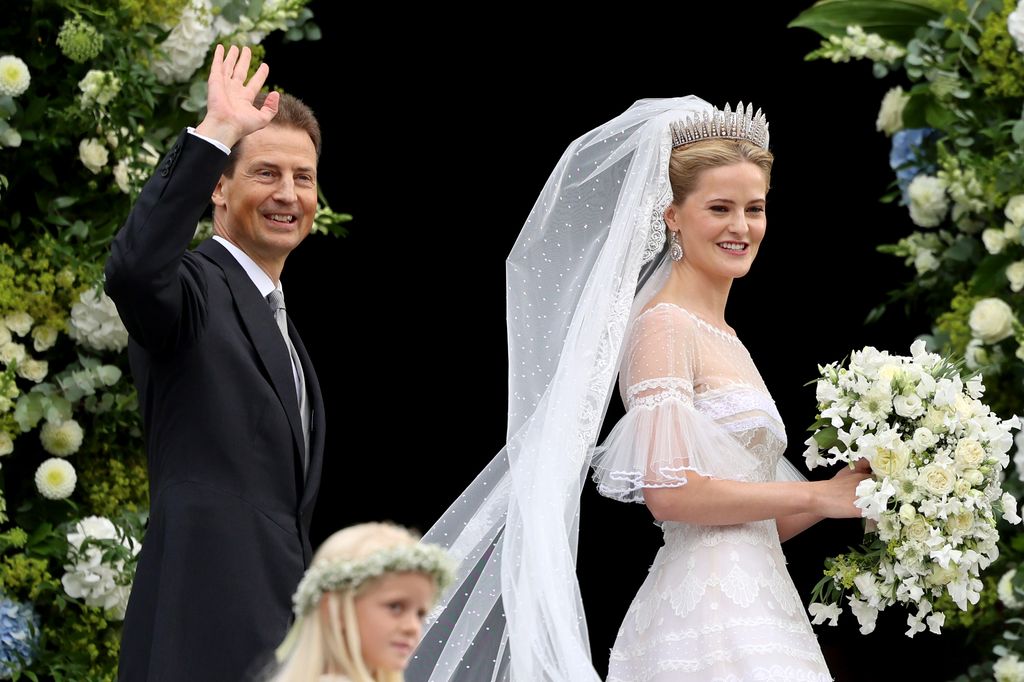 El vestido de novia de María Carolina de Liechtenstein y la tiara Fringe  que rinde homenaje a la tradición familiar