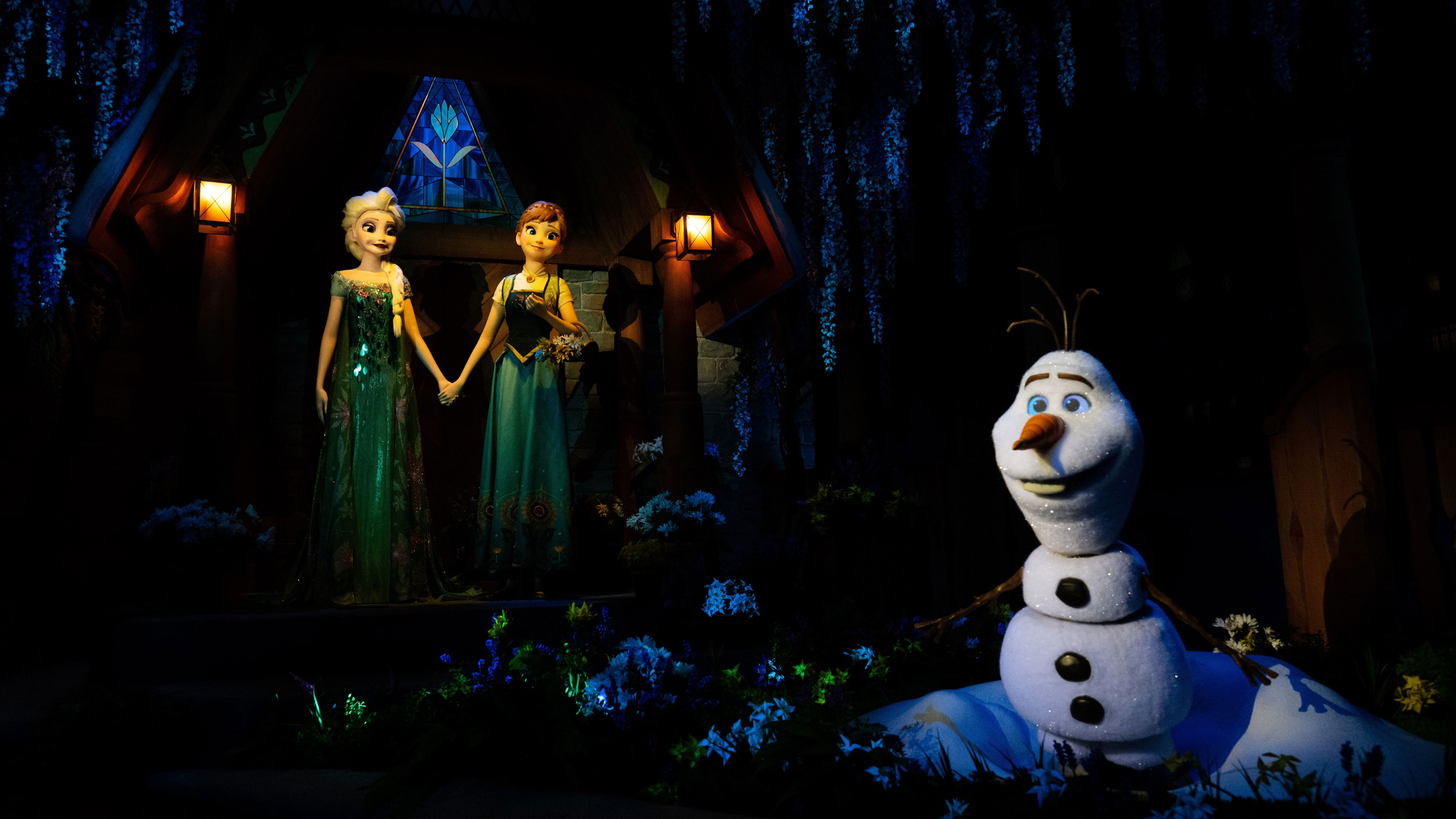 Disneyland Man Dies on ‘Frozen’ Ride After He ‘Suddenly Lost Consciousness’(02)