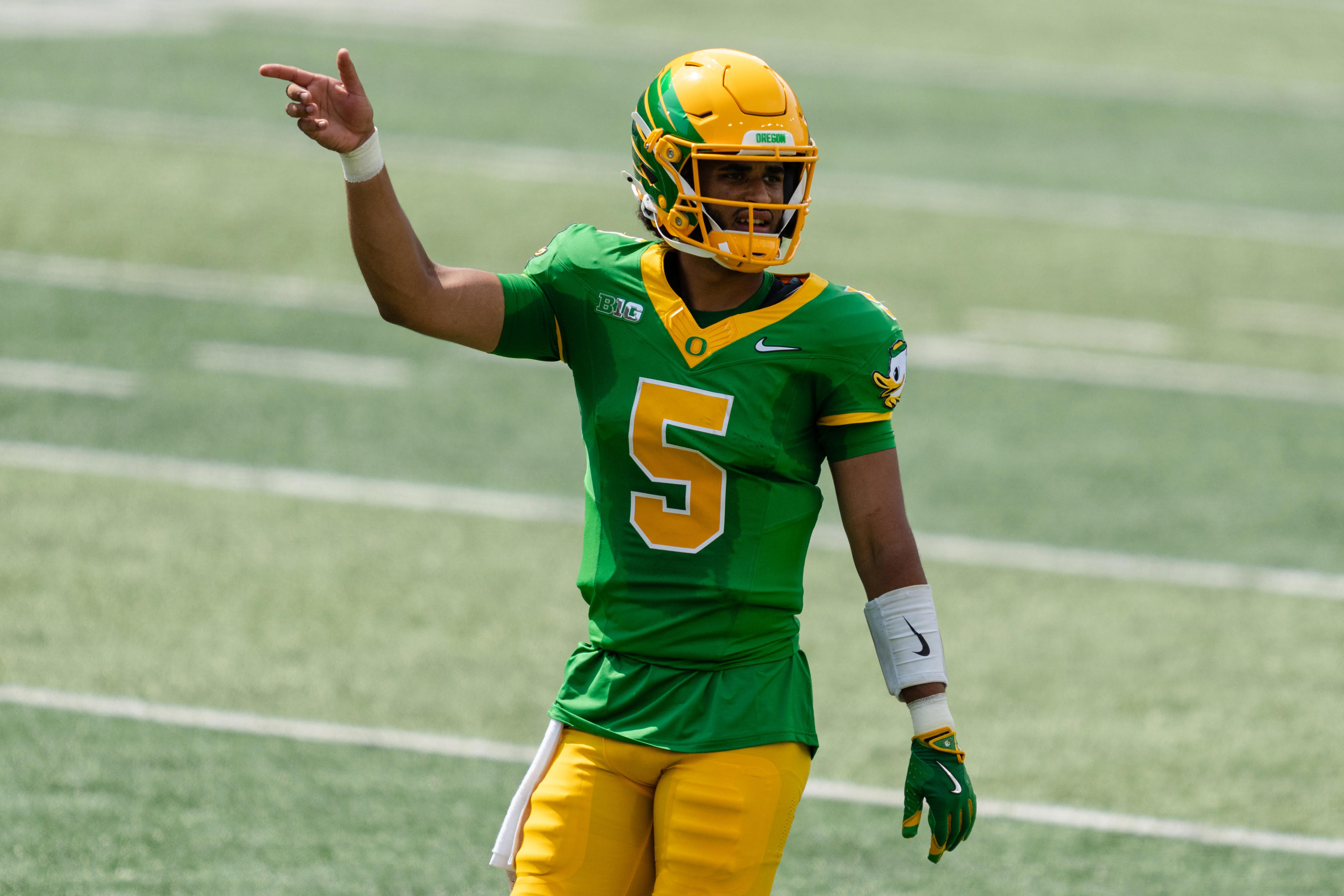 Dante Moore, Dylan Raiola 'making each other better,' per Dan Lanning