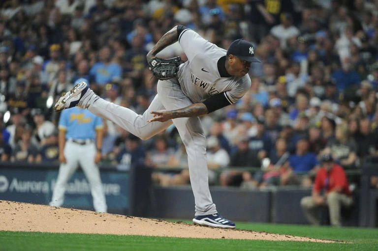 ニューヨーク・ヤンキース ユニフォーム 54 チャップマン 宿敵とチャップマンの破格新契約に〝ヤンキース視点〟で皮肉