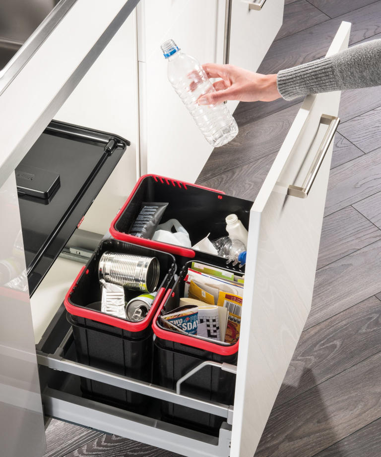 Can you put shredded paper in recycling bins?