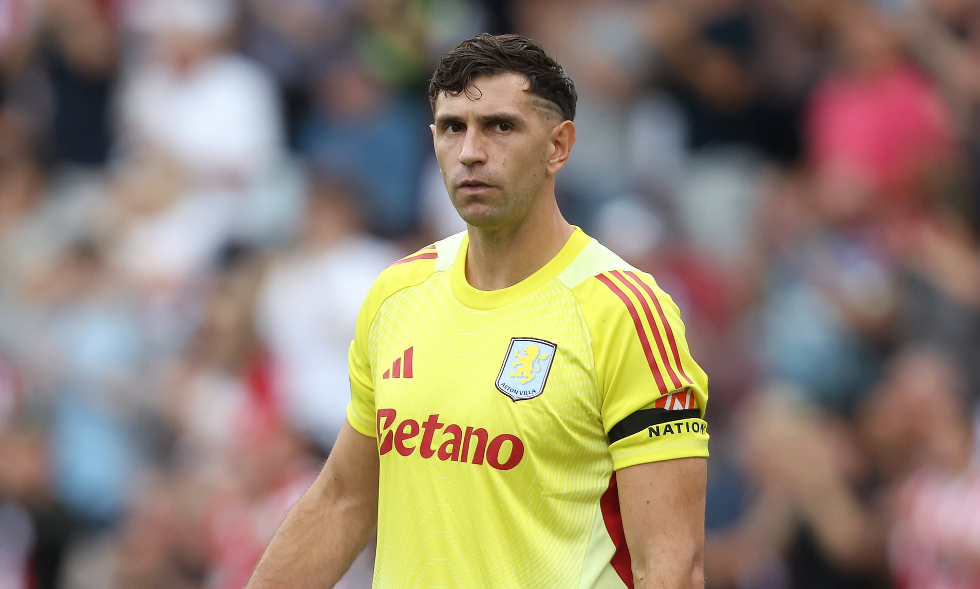 Man United 'prepare £40m bid for Emi Martinez' - amid fear move for Senne Lammens 'could collapse'