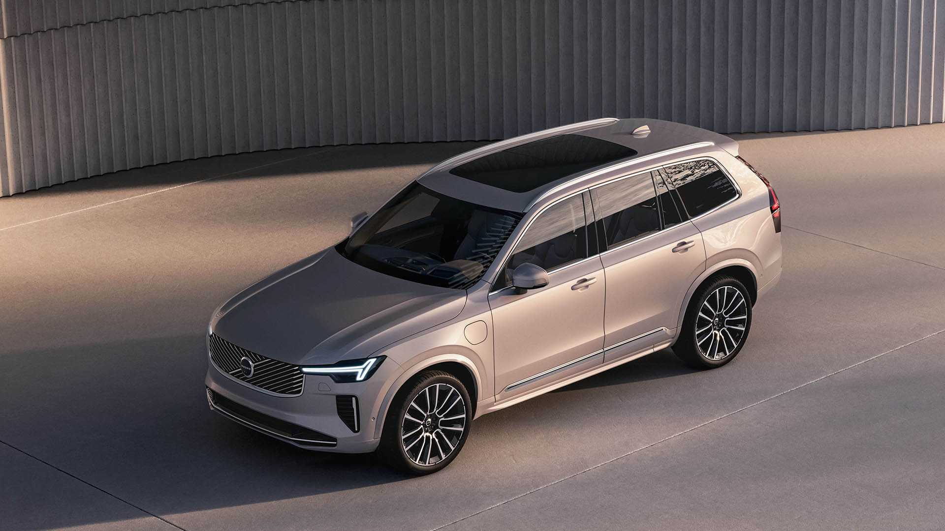 2025 Volvo XC90, front 3/4 view