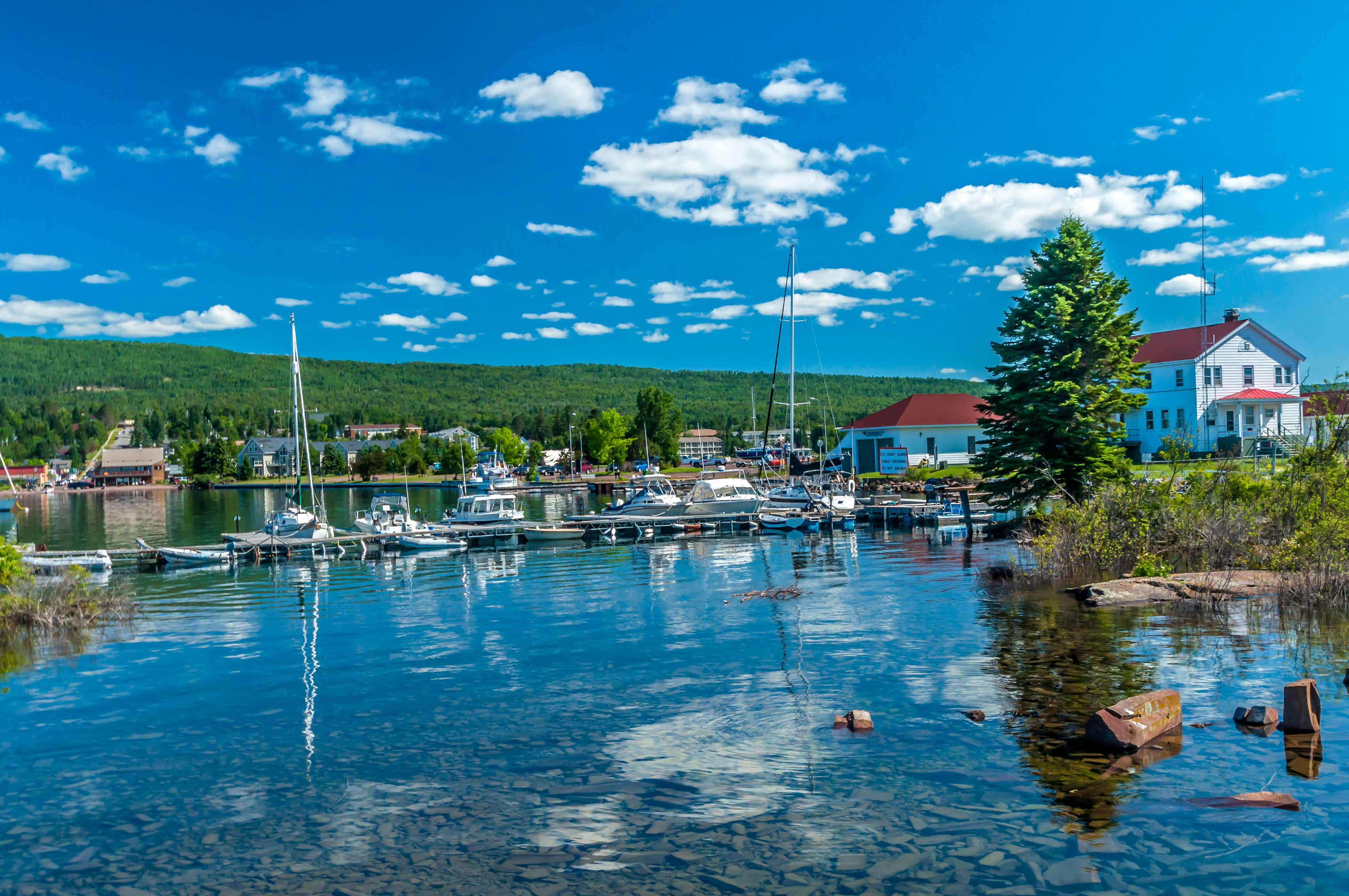 One Of The Cutest Towns Along The U.S.-Canada Border Looks Like A ...