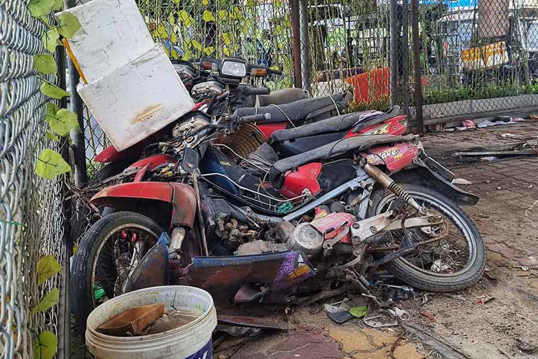 Các bãi xe dưới gầm cầu ở Hà Nội đồng loạt ngừng hoạt động