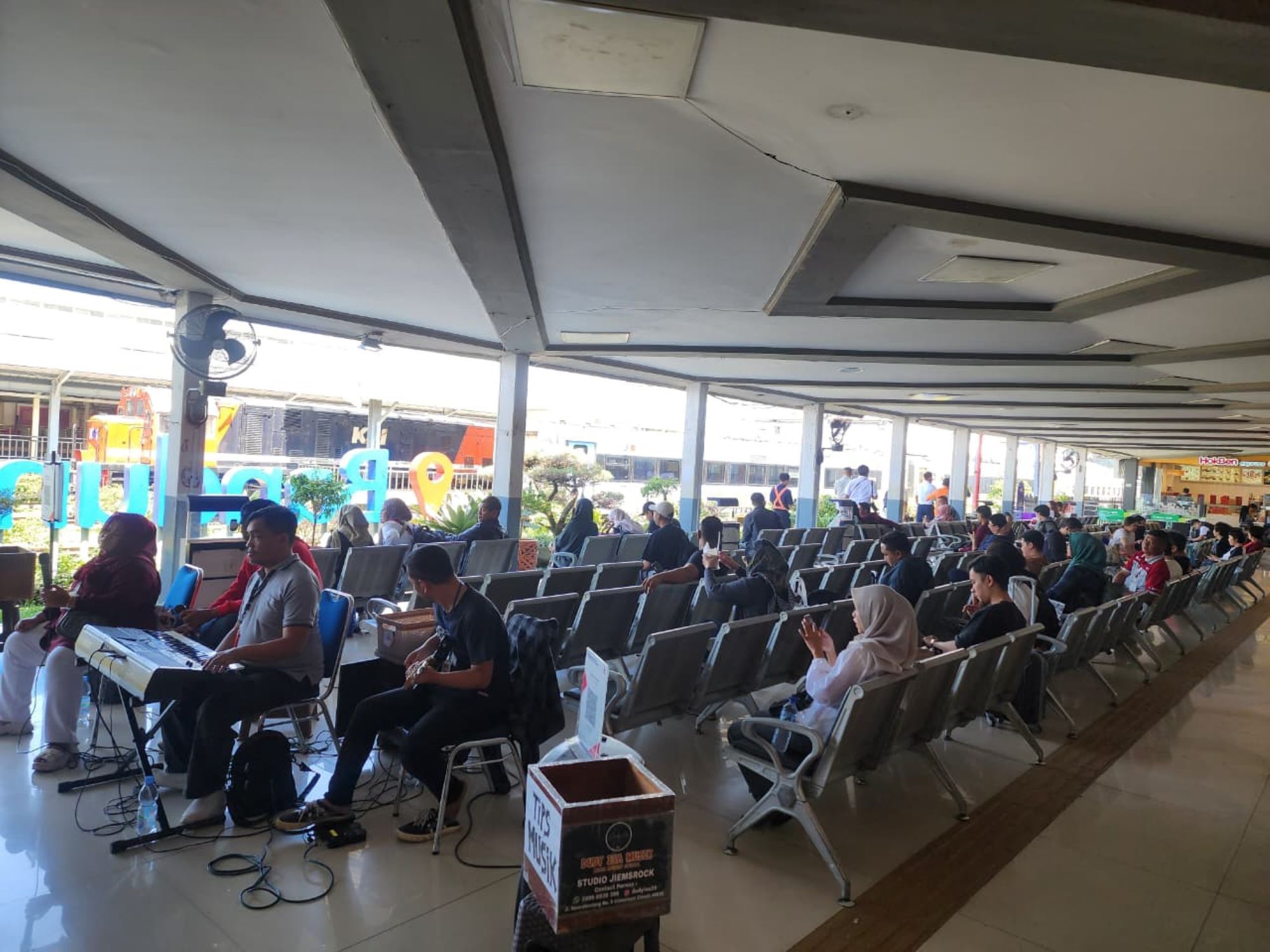 Waduh! Perjalanan KA Dibatalkan Akibat Gangguan di Stasiun Kedunggedeh!