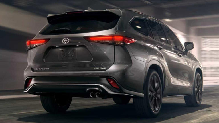 Toyota Highlander Is Pricier Than The Grand Highlander For 2026
