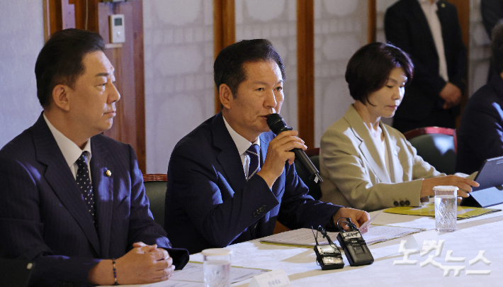 더불어민주당 정청래 대표가 7일 서울 종로구 삼청동 국무총리 서울공관에서 열린 제3차 고위당정협의회에서 인사말을 하고 있다. 윤창원 기자