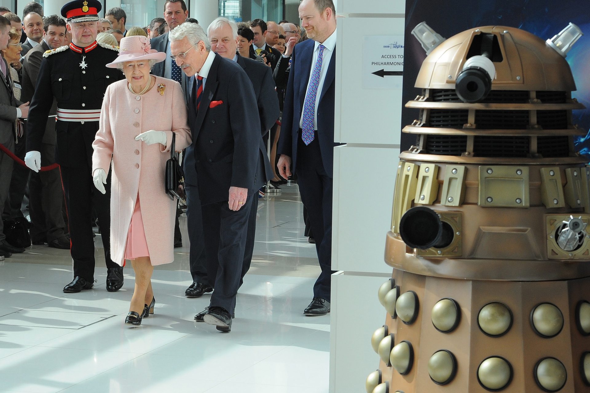 Koningin Elizabeth als een reptiel