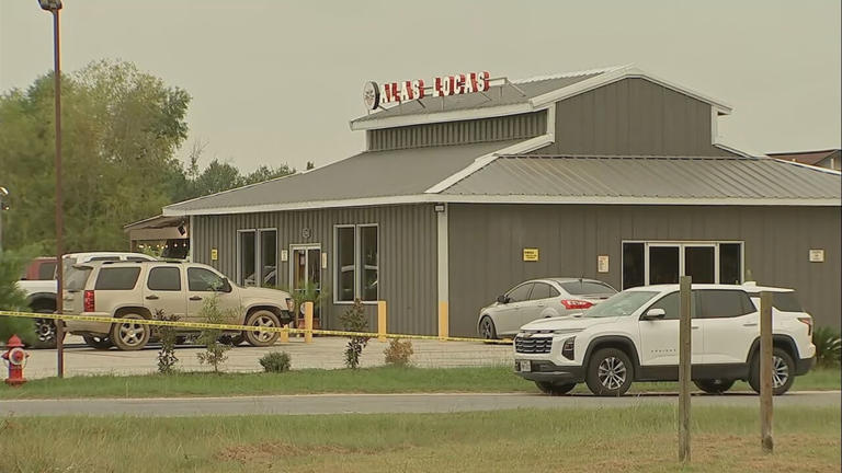 KTRK - PHOTO: Crime scene tape surrounds the Alas Locas sports bar in Cleveland, Texas, where six people were shot, one fatally, September 7, 2025, according to police.