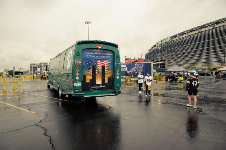 Inside Jets superfan’s insane tailgate with ‘electrical hydraulic ...