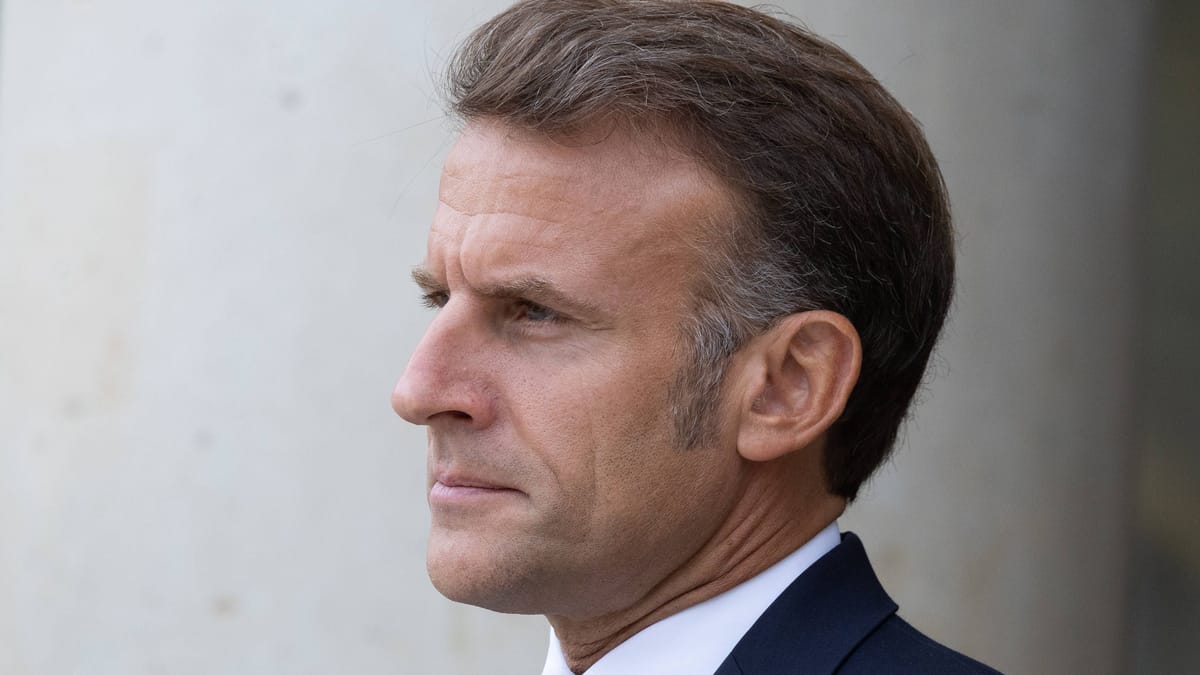 Emmanuel Macron: Der französische Präsident hat einen Rücktritt ausgeschlossen. (Quelle: IMAGO/Alexis Sciard/imago)