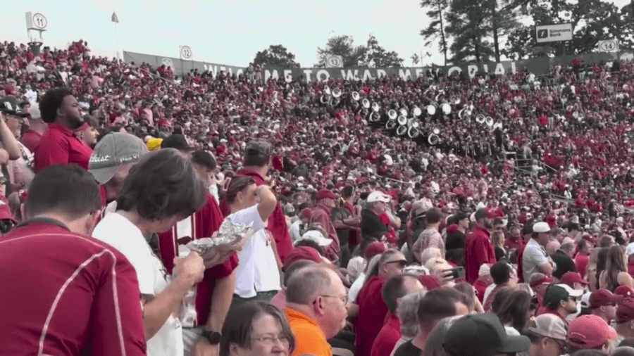 Razorback and Red Wolves fans react to historic football matchup with ...