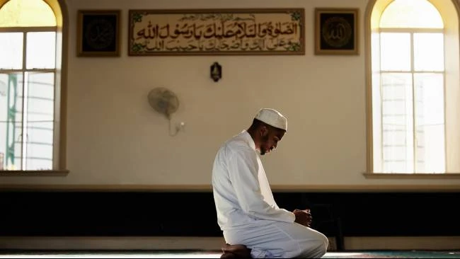 Cara Melaksanakan Salat Hajat Lengkap Niat dan Doa