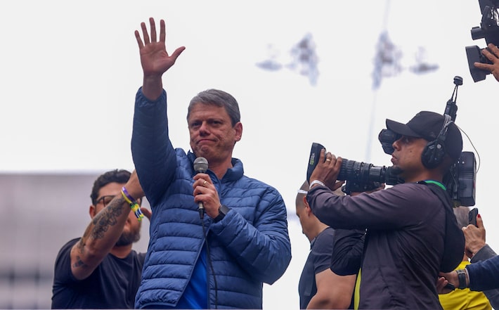 Governador Tarcísio de Freitas critica o STF e defende anistia 'ampla e irrestrita', durante ato na Avenida Paulista, neste domingo (7) Foto: Daniel Teixeira/Estadao