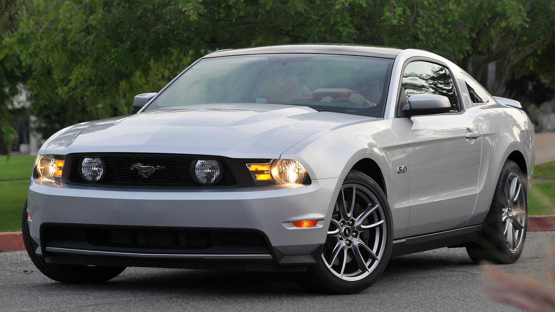 2011 Ford Mustang GT front 3/4 gray