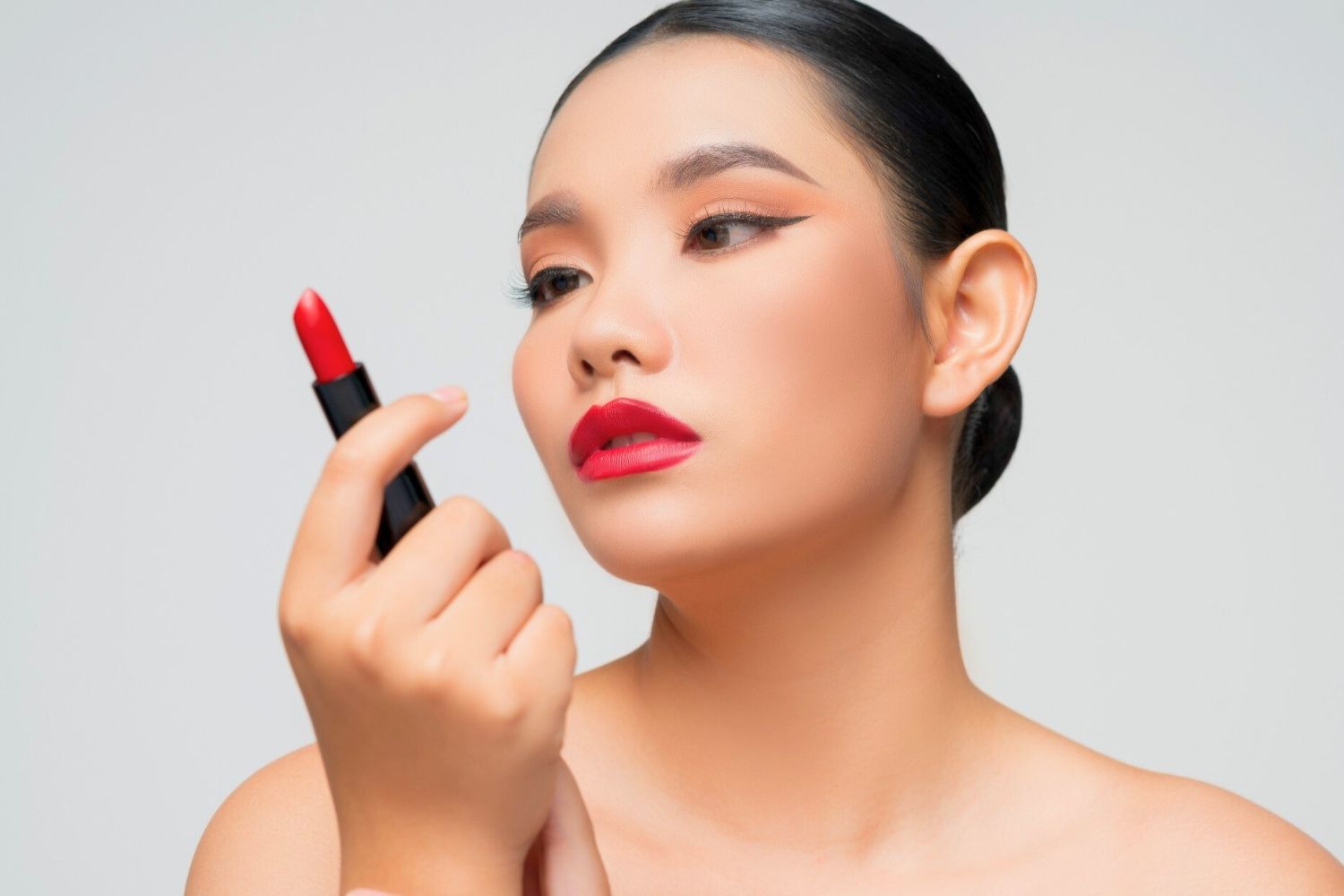 7 Perbedaan Lipstik Matte dan Gloss yang Membantu Memilih Tampilan