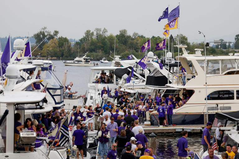 Washington football coach Jedd Fisch tells Husky students to get to ...