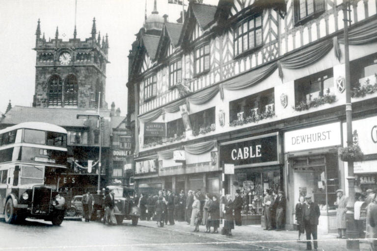 what-wigan-looked-like-in-the-1950s-when-queen-elizabeth-ii-came-to-the