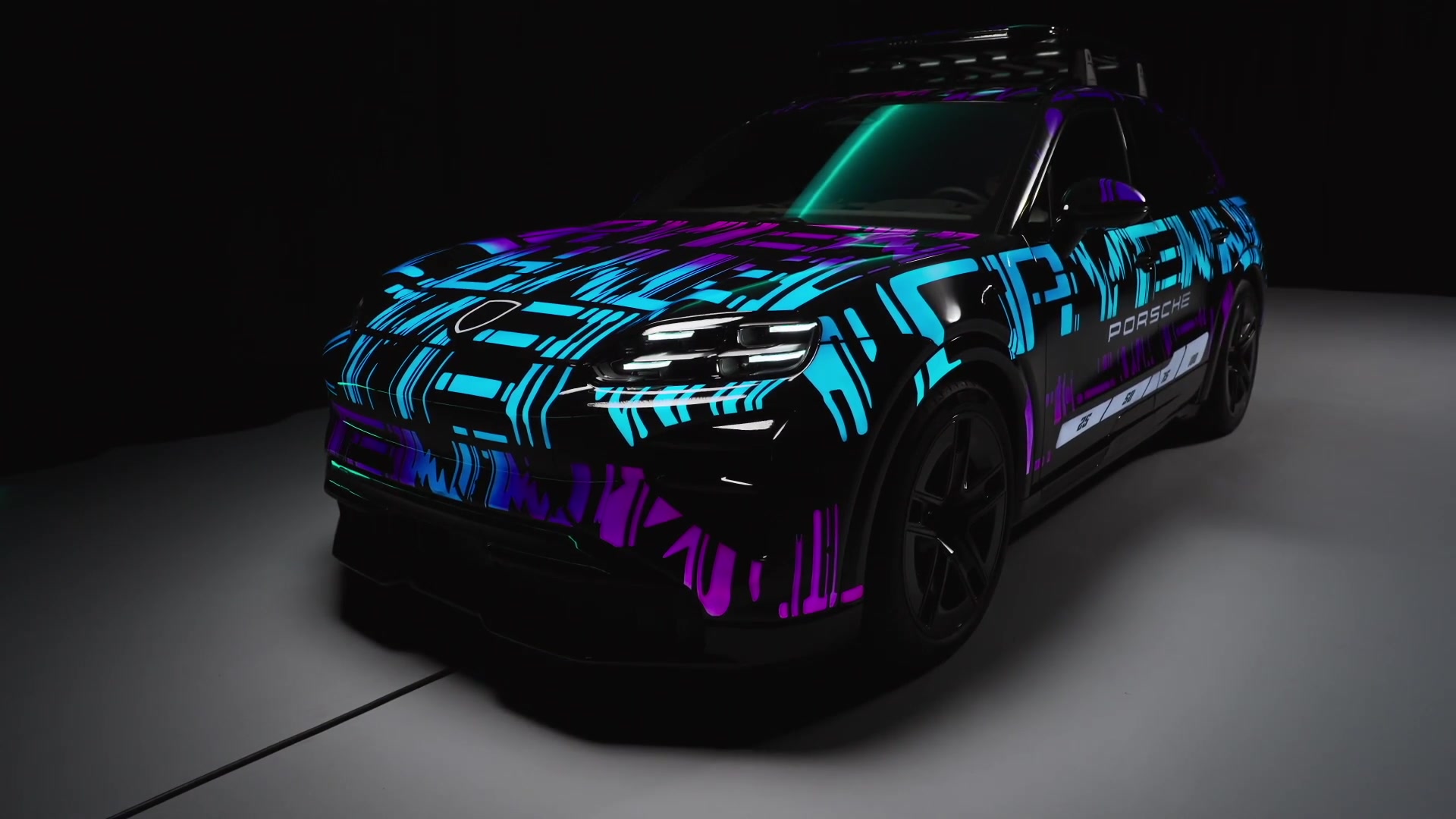 Porsche Wireless Charging - Inductive charging for a convenient energy ...