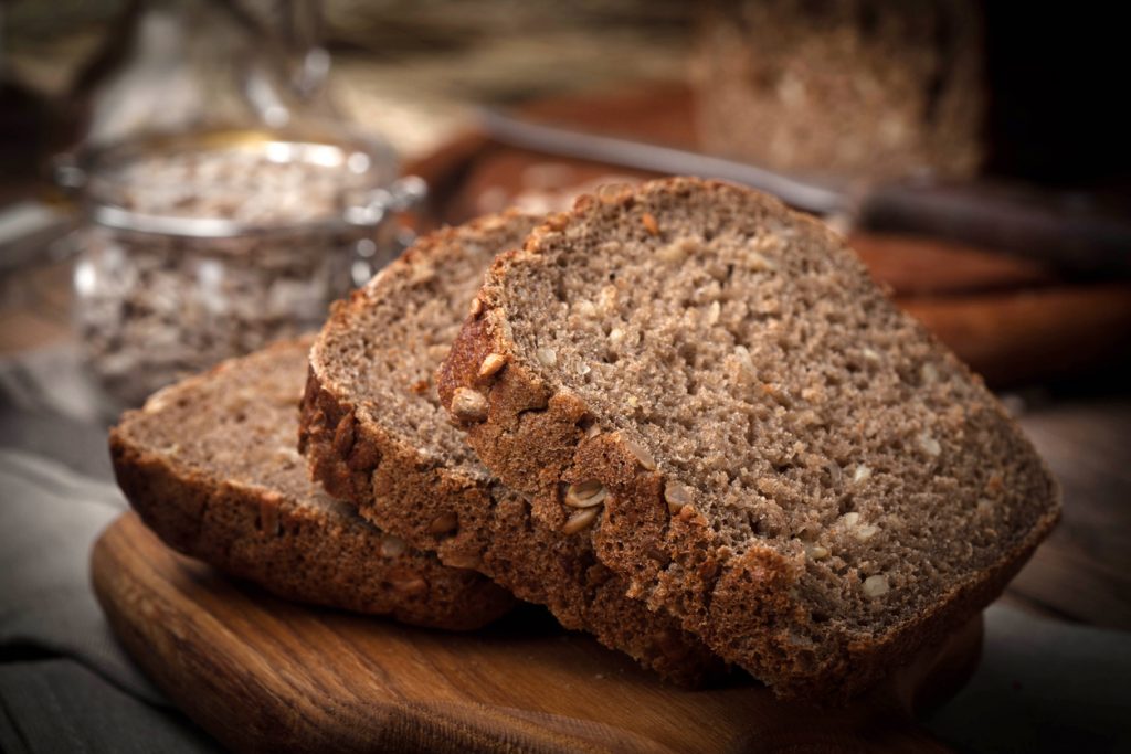 Vollkornbrot mit Sonnenblumenkernen – saftig, nussig &amp; gesund