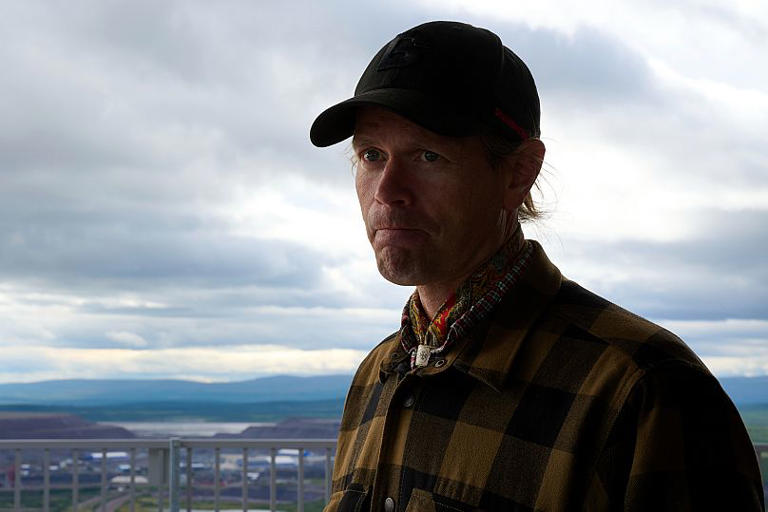 Ларс-Маркус Кухмунен, саамский оленевод и председатель саамской деревни Габна, гримасничает в Кируне, Швеция. Фото AP/Малин Хаарала