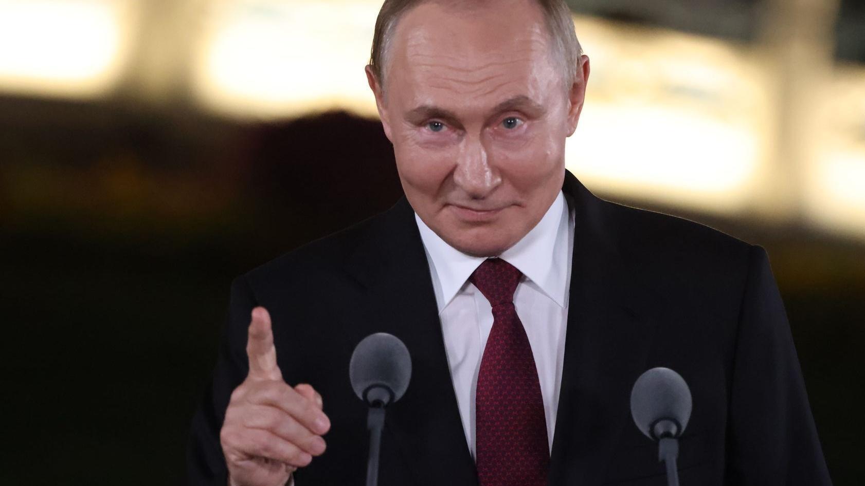 ukraine-putin-warns-he-will-not-hesitate-to-target-western-troops