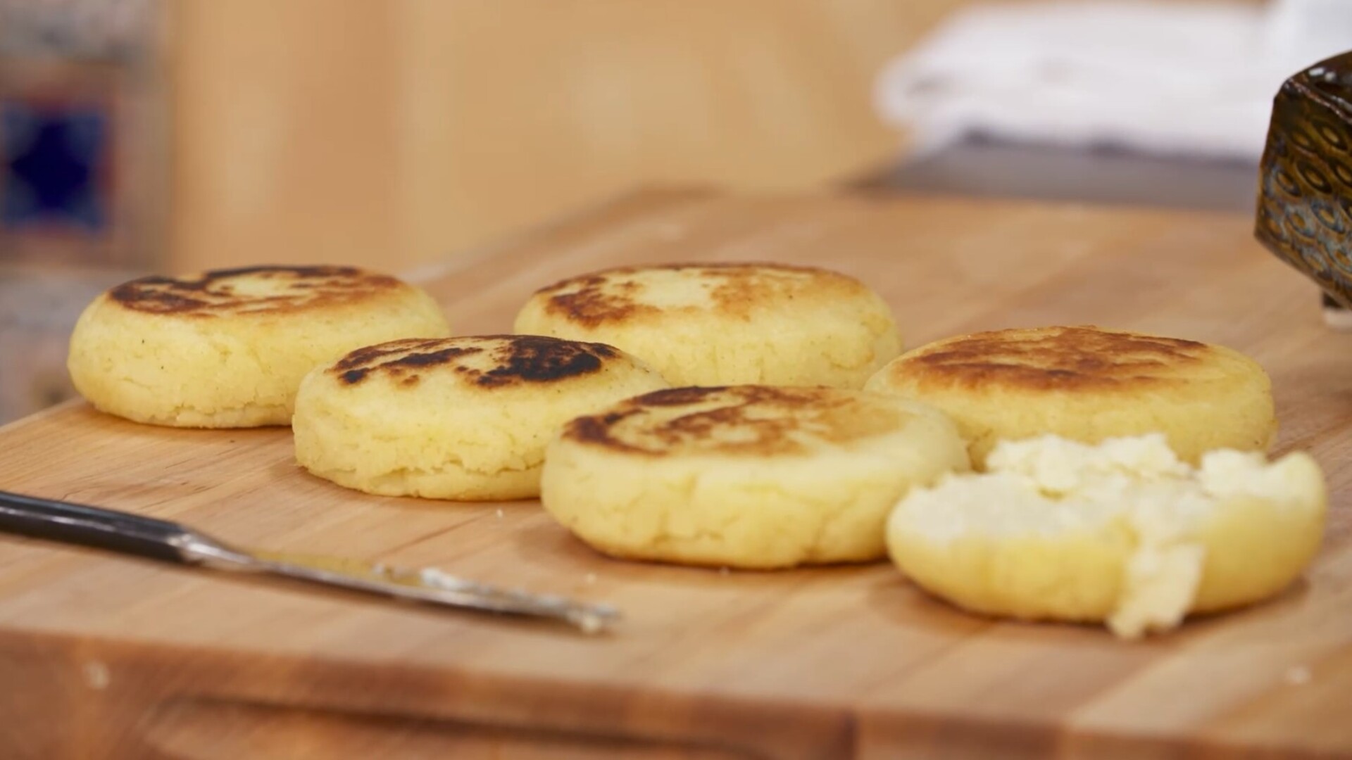Perfekte Arepas mit Harina PAN, außen knusprig, innen feucht