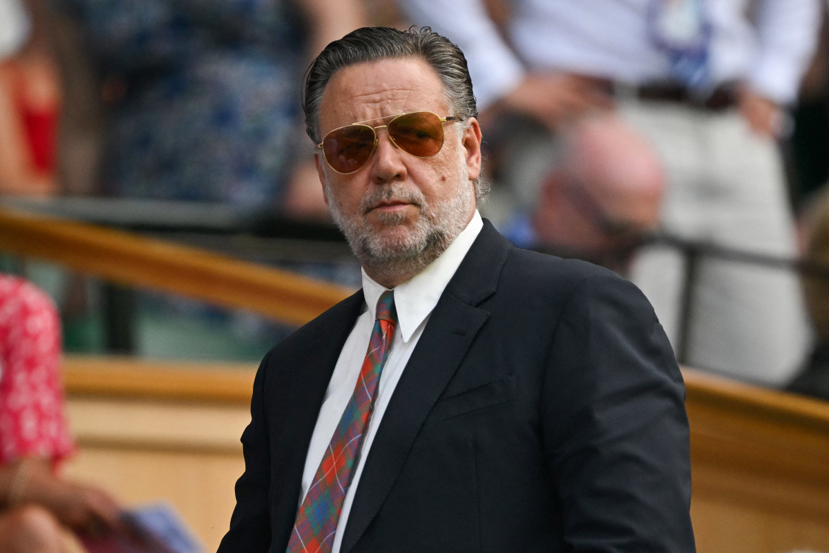 Russell Crowe 61 and His Fiancée Britney Theriot 33 Dazzle on the Russell Crowe 61 and His Fiancée Britney Theriot 33 Dazzle on the