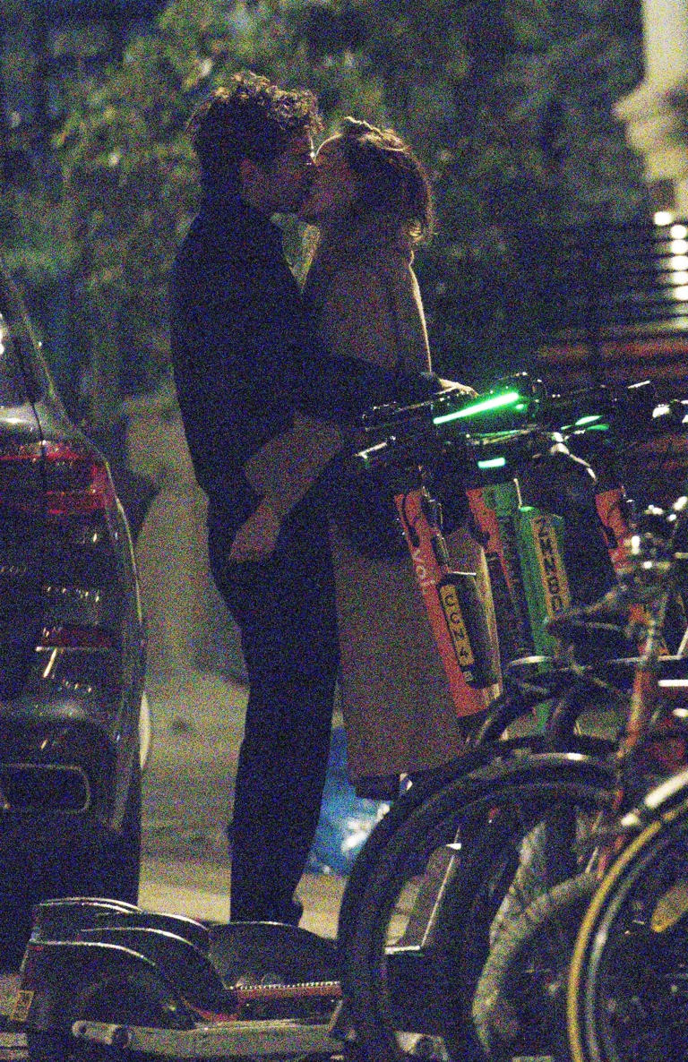 Olivia Wilde makes out with Ellie Goulding’s ex-husband, Caspar Jopling