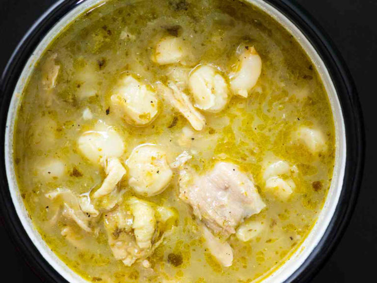 Pozole verde con pollo. Foto: Canva
