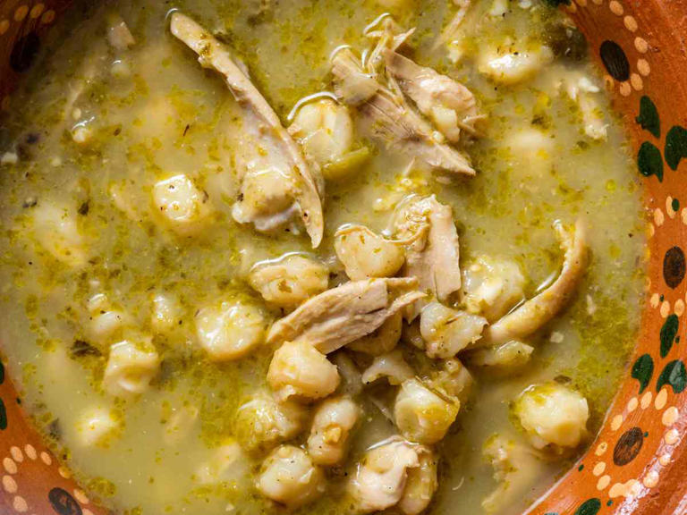 Pozole verde con pollo. Foto: Canva