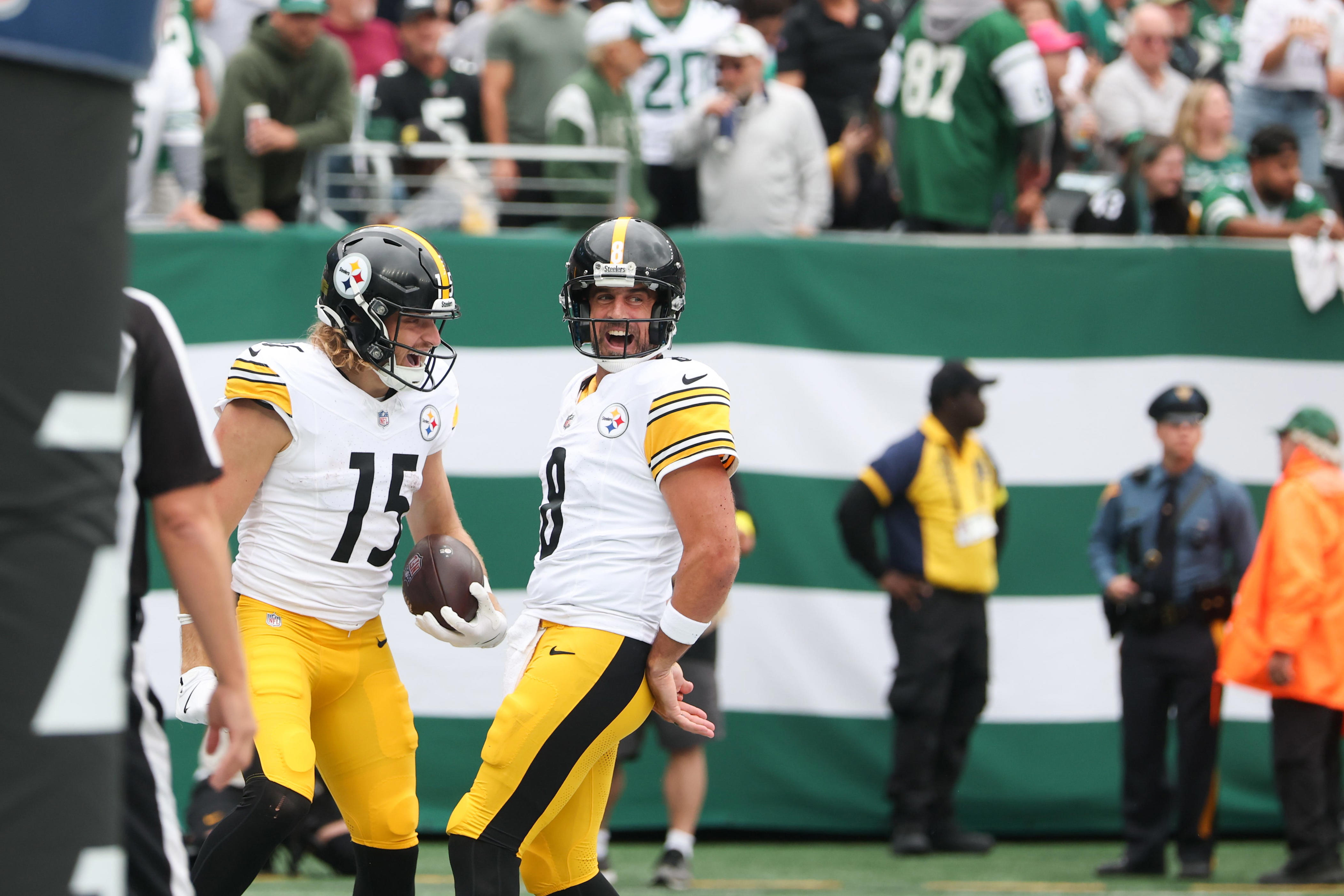 Steelers' Aaron Rodgers inches closer to Tom Brady’s record with elite ...