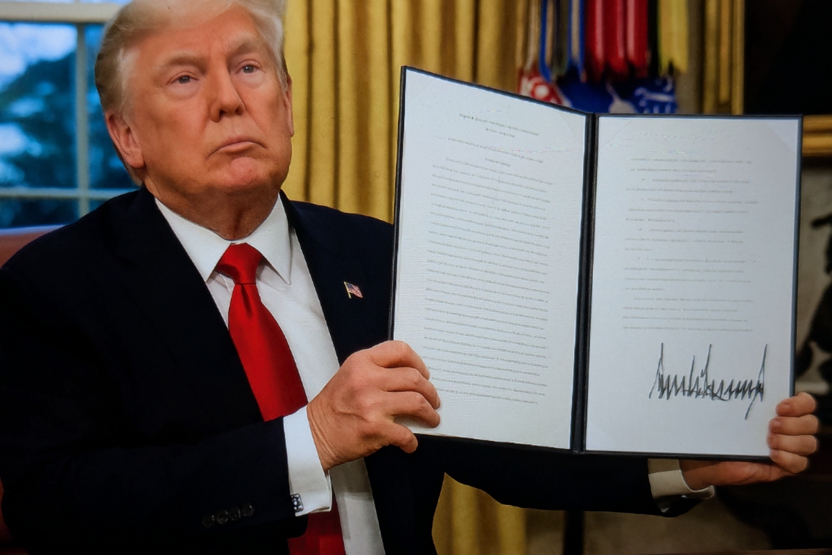 Congreso obtiene dibujo que supuestamente Trump regaló a Epstein